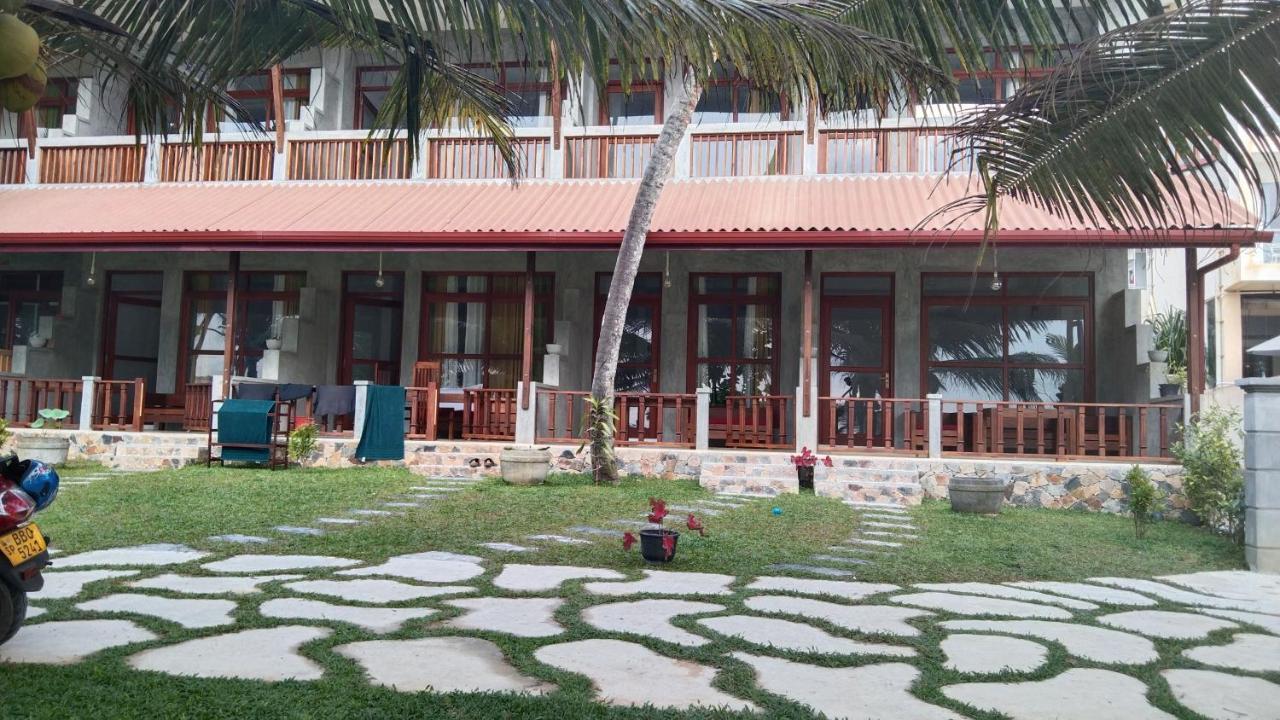 Relax Beach Resort Weligama Exterior foto